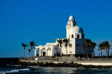 Saudi Arabia – Coastal mosque in Jeddah under clear blue sky, Odit Travels for Saudi visa from Dubai.