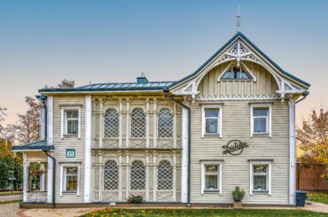 Charming wooden architecture of Hotel Dalija in Druskininkai, a significant local landmark.